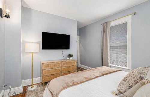 Michigan City Apartamento | Remodeled Mins to Beach & Downtown Downstairs