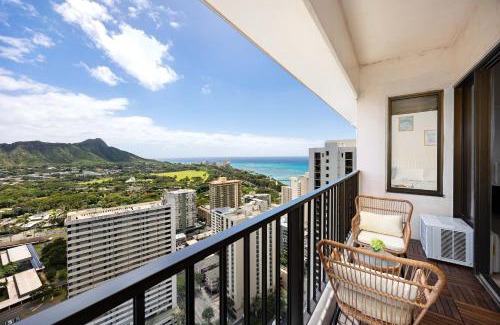 Waikiki Apartamento | Remodeled Penthouse with Ocean & Diamond Head Views