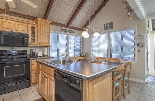 Sealoft Villas Casa | Sealoft Remodelado! 3 cubiertas w / vistas increíbles! Barrio Pool! Paseo a la playa!