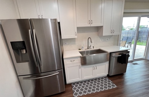 Darien Casa | Remodeled SFR w/fireplace, super close to main highways and Chicago