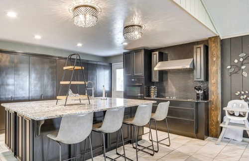 Dalhart Casa | Remote Texas Retreat: Hot Tub, Deck, Grill!