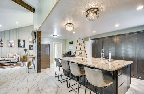 Dalhart Casa | Remote Texas Retreat: Hot Tub, Deck, Grill!