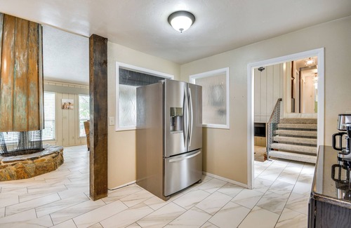 Dalhart Casa | Remote Texas Retreat: Hot Tub, Deck, Grill!