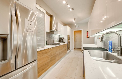 Boulevard Oaks Casa | Remote-Work Friendly Houston Home w/ Backyard!