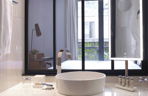 Porte-Saint-Martin Hotel | Renaissance Paris Republique Hotel