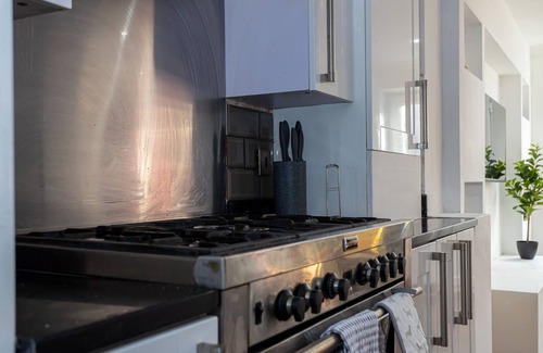 Bolton Casa | Renfrew House