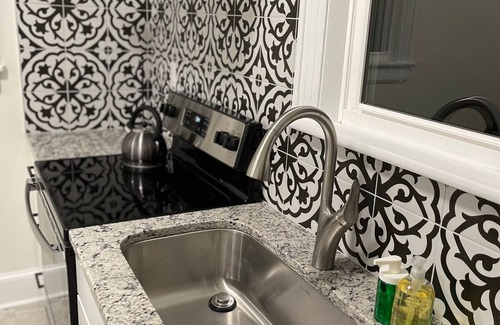 Forest Hills Apartamento | Renovated 1 Bedroom in Forest Hills - A