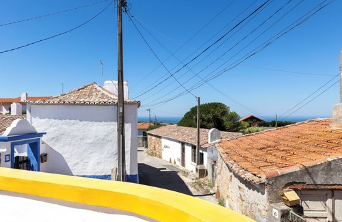 Azoia Cabaña | Reformado 2 dormitorios, 2 baños, terrazas W / vista al mar, en la mayor parte del precioso pueblo de Sintra