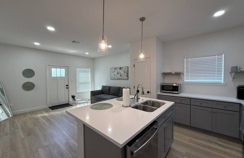 Oak Cliff Casa | Renovated 2BR/1BA Duplex Unit in Bishop Arts