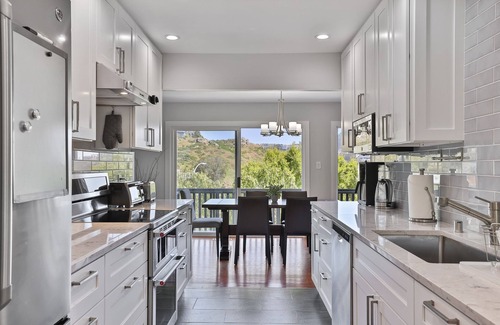 Miraloma Casa | Renovated 4BR/2.5BA Views Quiet large 2200 sq ft