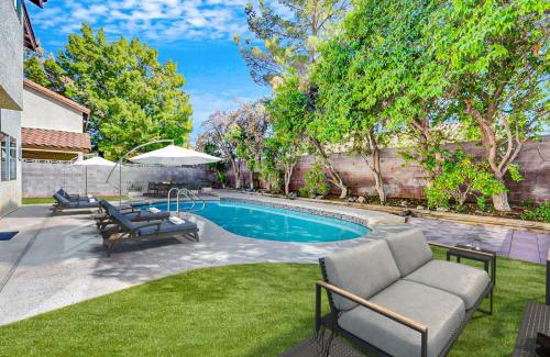 Green Valley North Casa | Renovated 4BR Retreat Pool Game Room Near Strip