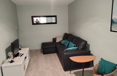 Mirepeisset Casa | Renovated 5 bedroom village house 5 minutes from the river!
