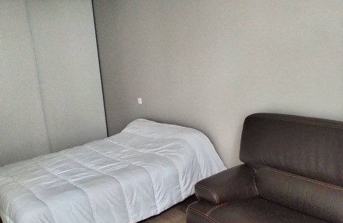 Mirepeisset Casa | Renovated 5 bedroom village house 5 minutes from the river!