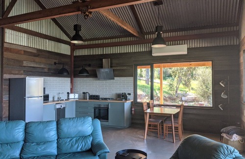 Kangaroo Gully Casa | Renovated Barn - Idlewild Bridgetown