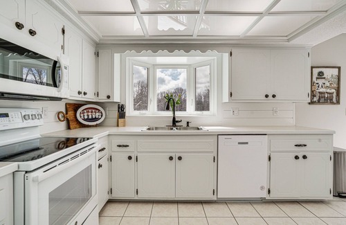 Blaine Casa | Renovated Blaine Farmhouse w/ Heated Pole Barn!