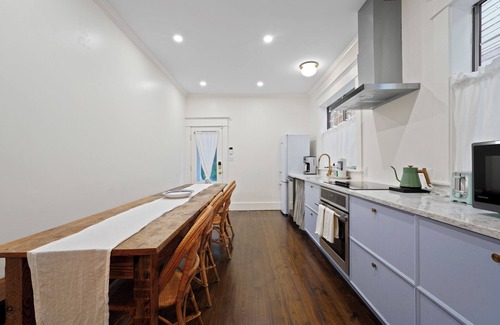 Metropolitan Apartamento | Renovated Bright + Airy Home in Prime Location by Lucky Savannah