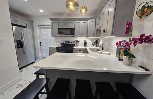 Lawsona - Fern Creek Casa | Renovated Comfy Downtown Orlando Duplex. Sleeps 8