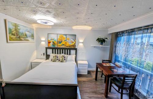 Malvern Casa | Renovated Cozy Bedroom with Private washroom