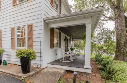 State College Casa | Renovated Farmhouse 1mile from the Beaver Stadium