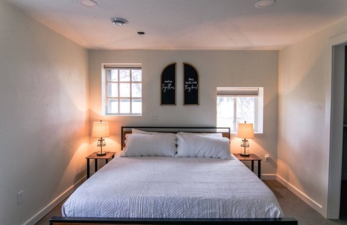 Pickett Otro | Renovated Farmhouse w/ Game Room! Sleep 6!