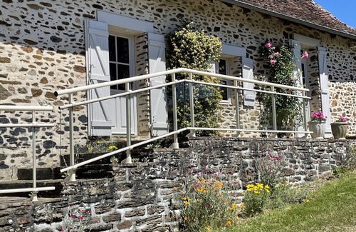 Saint-Martin-Sepert Cabaña | casa renovada en el campo