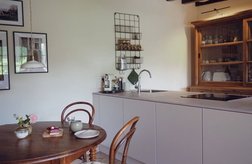 Cuncy-les-Varzy Cabaña | Renovated historic farmhouse - cozy terrace, many excursion destinations