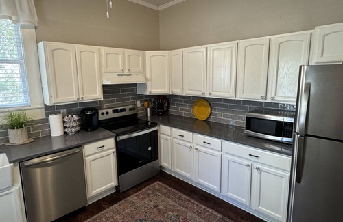New Braunfels Casa | Cabaña histórica recientemente renovada de 1920 cerca del río Comal y la plaza New Braunfels