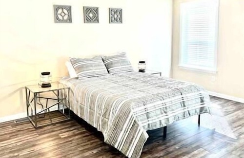 St. Robert Casa | Renovated home 10 min from FLW!, Renovated home 10 min from FLW!