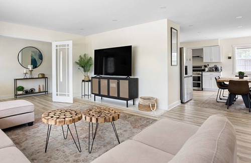 Indianapolis Casa | Renovated Home | Game Room | Washer/Dryer