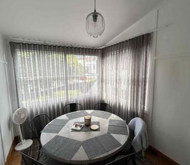 Hobart Central Business District Apartamento | Renovated home in central location