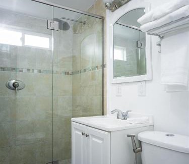 Lawndale Casa | Renovated Home w Playroom games AC WD