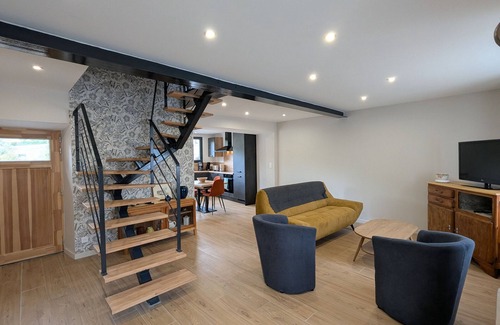 Polignac Cabaña | Renovated house with terrace and balcony in Polignac