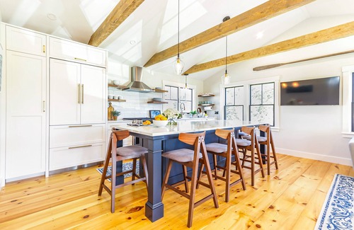 Harwich Center Casa | Renovated kitchen less than 2 miles to beach, walk to restaurants & bike trail