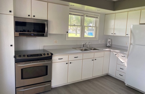 Pierceton Cabaña | Renovated Lakefront On All Sports Big Barbee Lake-No Stairs-Steps From Water