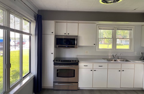 Pierceton Cabaña | Renovated Lakefront On All Sports Big Barbee Lake-No Stairs-Steps From Water