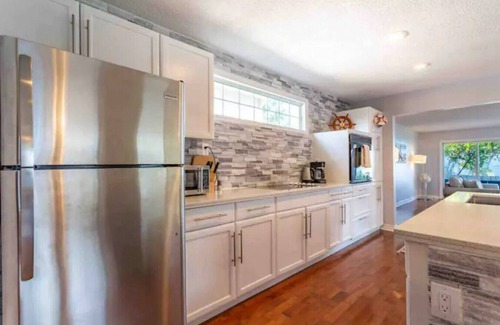 Port Weller Casa | Renovated Lakeside Niagara Home w/hot tub/fire pit