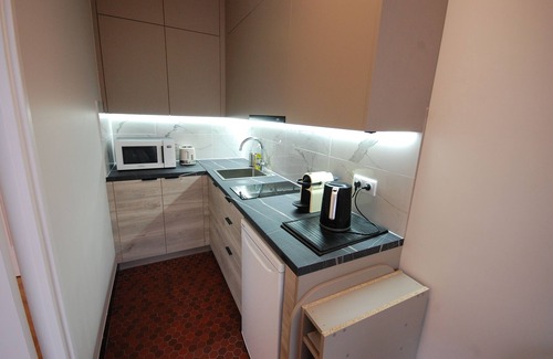 Quartier de l'Ecole-Militaire Apartamento | Renovated Large Studio Apartment with balcony/terrace close to UNESCO, Invalides
