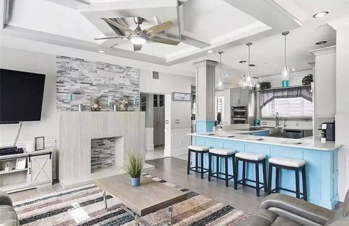 Lake Davis - Greenwood Casa | RENOVATED LUXURY 6000 sqft Mansion in Downtown Orlando SLEEP 14 NEAR Theme Parks