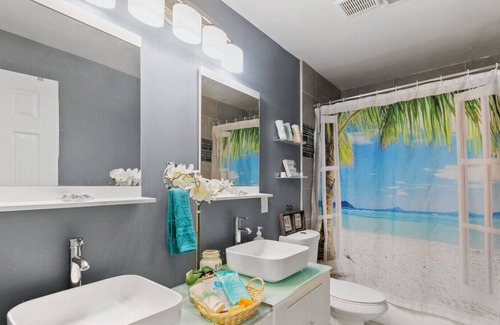 Grenloch Casa | Renovated Oasis/Private Patio & Grill Near Philly