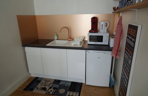 Saint-Serge Apartamento | Estudio reformado y privado de 30 m² con terraza en una antigua casa con encanto