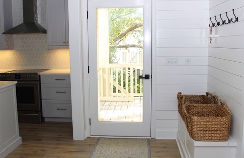 Spinnaker Beachhouses Casa | Reformado, Decorado Profesional de casa de pueblo! A pie de Servicios! ¡Mascota amigable!