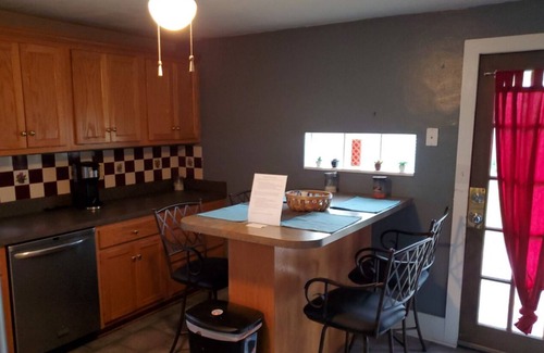 Sellersburg Casa | Bungalow renovado y tranquilo a pocos minutos del centro de Louisville - DERBY