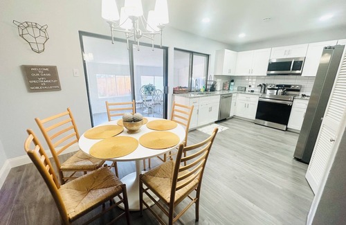 Carrollton Casa | Renovated retreat 5 minutes or less from hospitals, highways, & foodie markets!