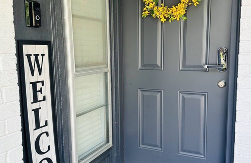 Carrollton Casa | Renovated retreat 5 minutes or less from hospitals, highways, & foodie markets!