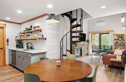 Ellicottville Casa | Renovated Ski In Out Condo King Bed Patio Grill
