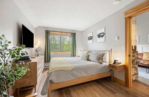 Ellicottville Casa | Renovated Ski In Out Condo King Bed Patio Grill