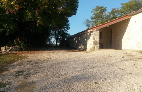 Masquieres Cabaña | CASA DE PIEDRA RENOVADA EN UNA PEQUEÑA ALDEA