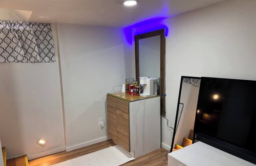 Minneapolis Apartamento | Renovated studio in basement of a house in Minneapolis. 10 min from downtown.