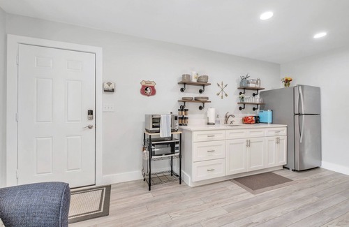 Tallahassee Apartamento | Renovated Studio -Walking distance to FSU/Doak Stadium