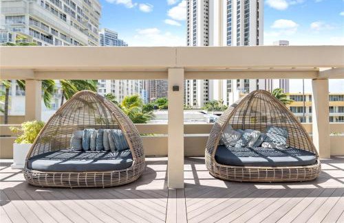 Ala Moana Casa | Renovated Stunning Views Condo Hotel 1711